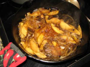 apple-onion pan sauce